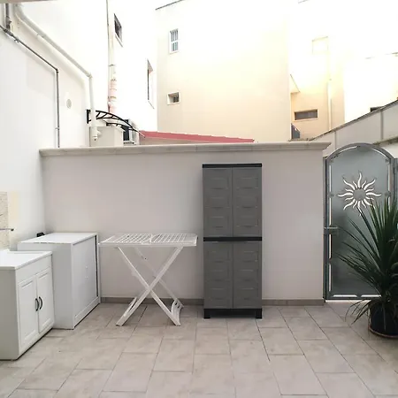 Corso Italia 2 *